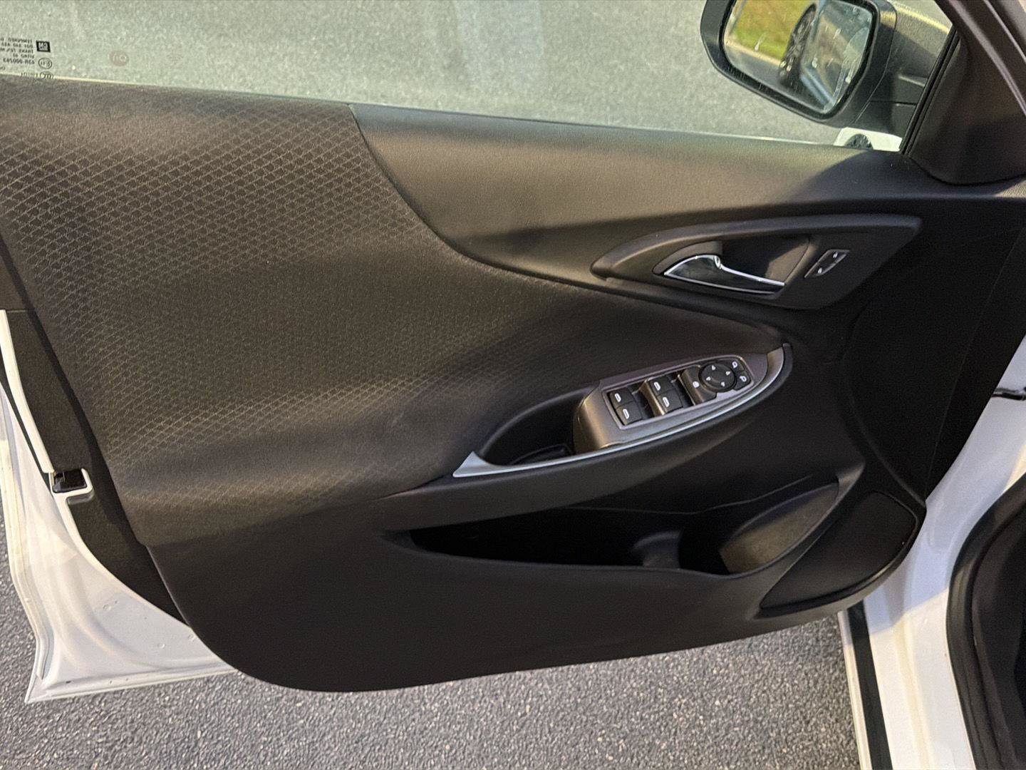 Used 2023 Chevrolet Malibu LS FWD image 16