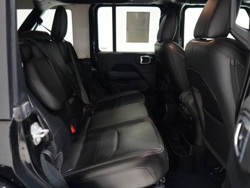 Used 2023 Jeep Wrangler Unlimited Sahara image 29