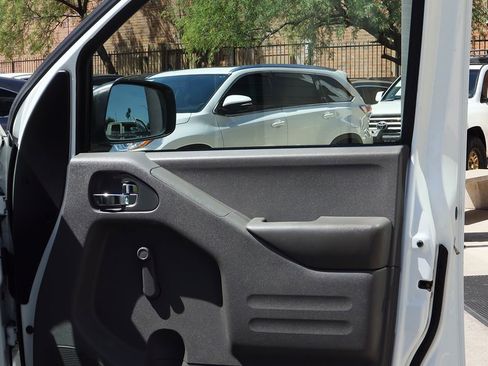 Used 2015 Nissan Frontier S image 26