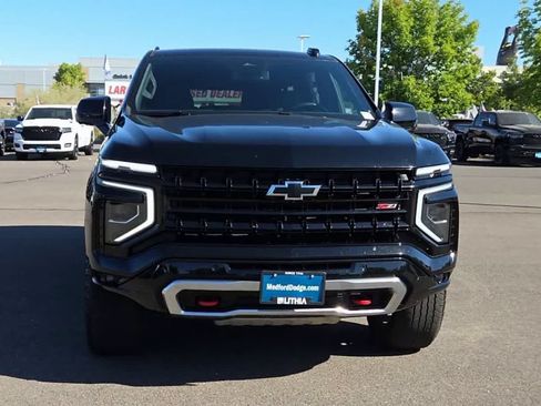 Used 2025 Chevrolet Suburban Z71 AWD/4WD image 3