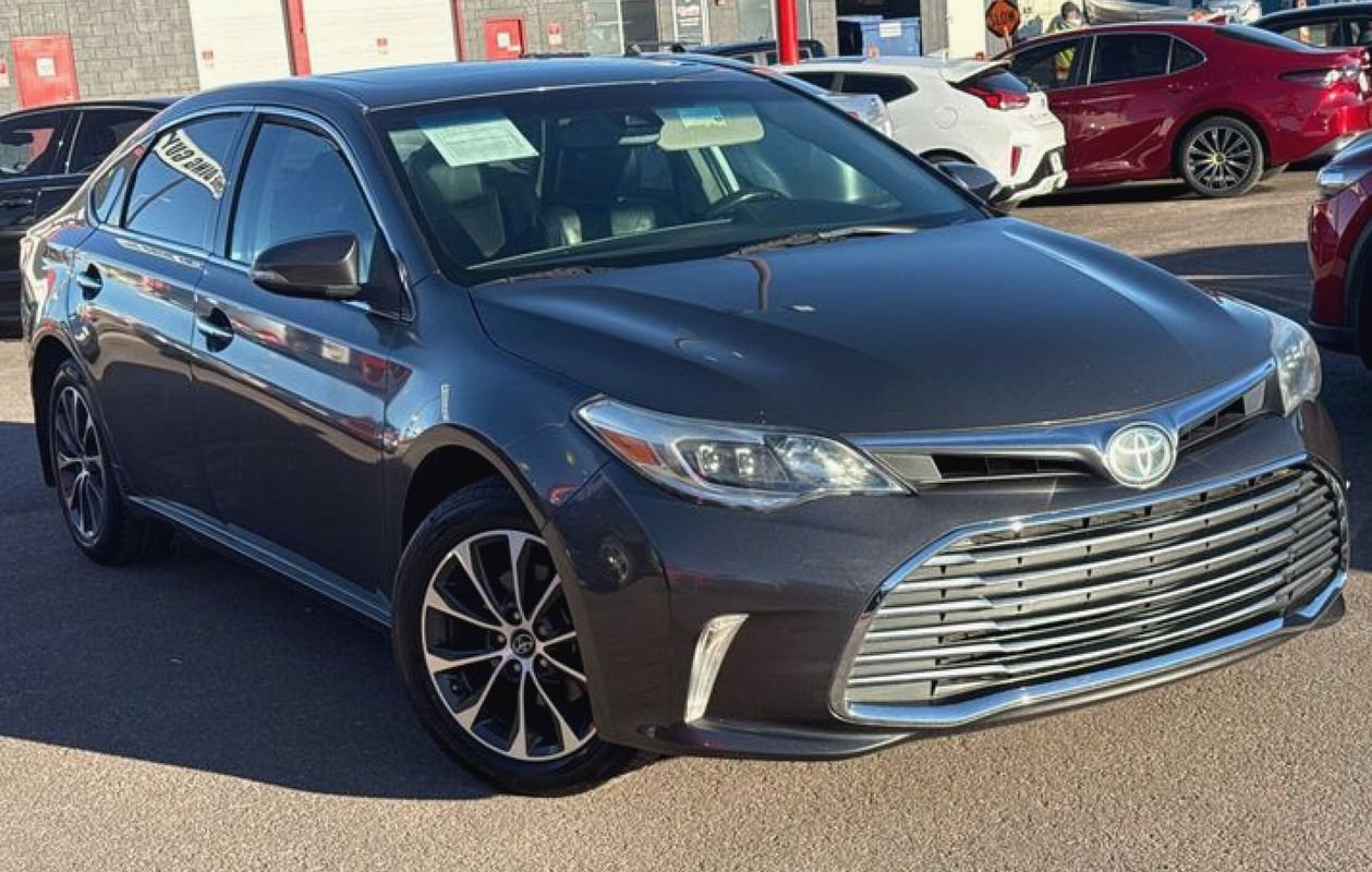 Used 2018 Toyota Avalon XLE Premium FWD image 1