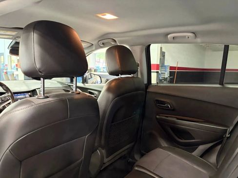 Used 2020 Chevrolet Trax LT w/ LT Convenience Package image 24