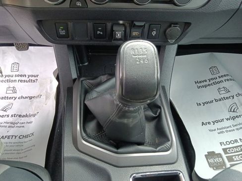 Used 2021 Toyota Tacoma TRD Off-Road w/ Technology Package AWD/4WD image 23