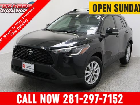 Certified 2025 Toyota Corolla Cross LE image 1