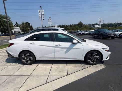 Certified 2025 Hyundai Elantra SEL FWD image 8