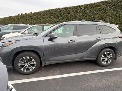 Used 2024 Toyota Highlander XLE