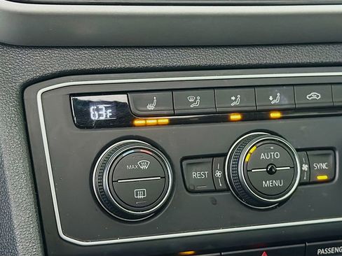 Used 2021 Volkswagen Atlas SE w/ Panoramic Sunroof Package image 22