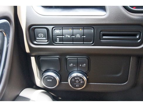 Used 2023 GMC Yukon XL SLT RWD image 19