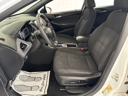 Used 2018 Chevrolet Cruze LT w/ Convenience Package FWD image 30
