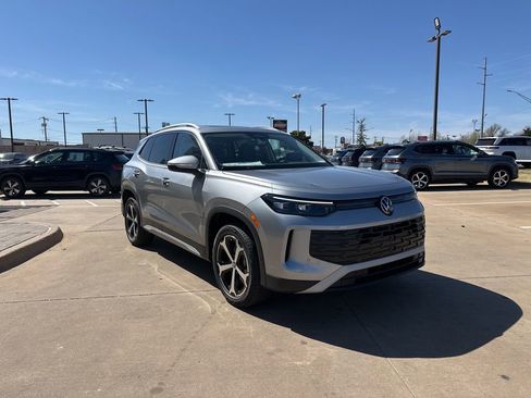 New 2026 Volkswagen Tiguan SE AWD/4WD image 3