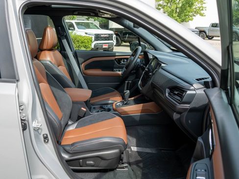 Used 2025 Subaru Forester Touring AWD/4WD image 10