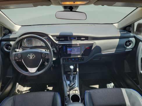 Used 2018 Toyota Corolla SE FWD image 6