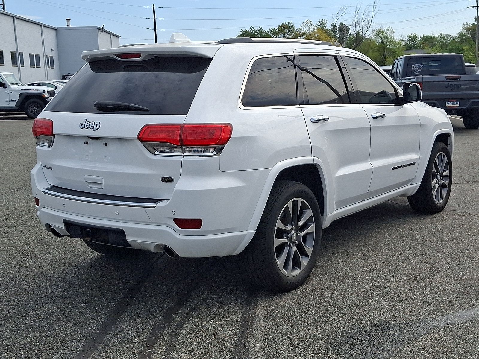 Used 2017 Jeep Grand Cherokee Overland AWD/4WD image 6
