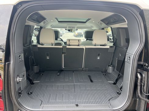 Used 2025 Land Rover Defender 110 S image 35