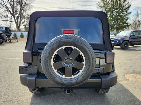 Used 2012 Jeep Wrangler Unlimited Sahara image 11