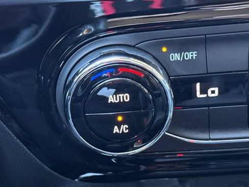 Used 2024 Chevrolet Trax LT FWD image 29