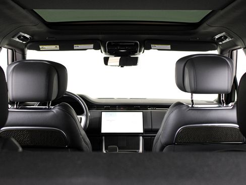 Used 2025 Land Rover Range Rover Long Wheelbase Autobiography AWD/4WD image 45