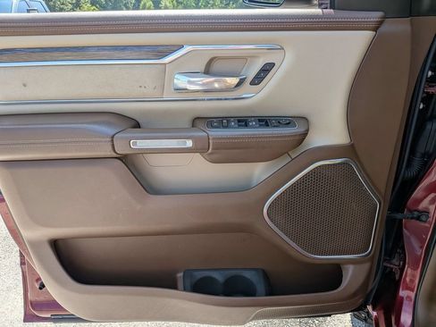 Used 2020 RAM 1500 Laramie AWD/4WD image 32