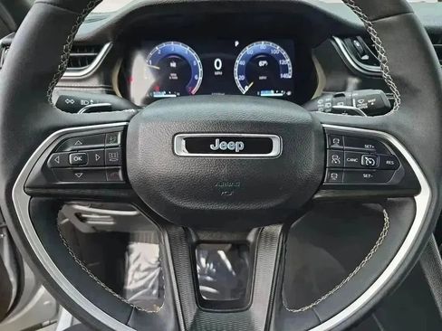 Used 2024 Jeep Grand Cherokee Altitude image 12