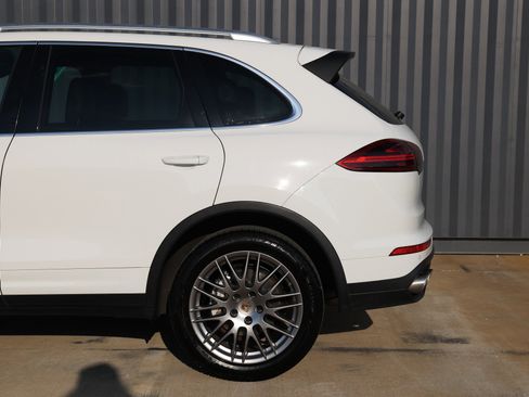 Used 2017 Porsche Cayenne S image 31