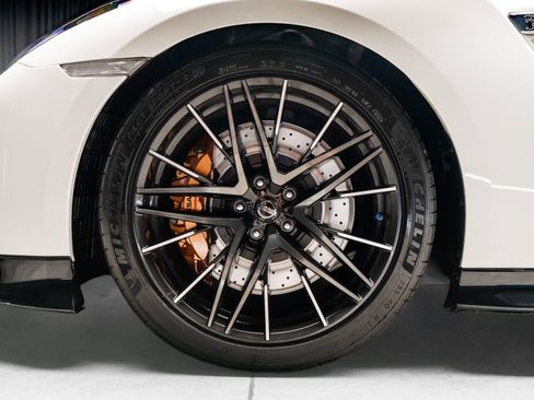 Used 2020 Nissan GT-R Premium AWD/4WD image 29