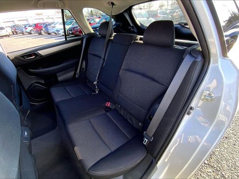 Used 2018 Subaru Outback 2.5i Premium image 19