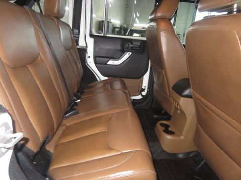 Used 2014 Jeep Wrangler Unlimited Sahara w/ Max Tow Package AWD/4WD image 29