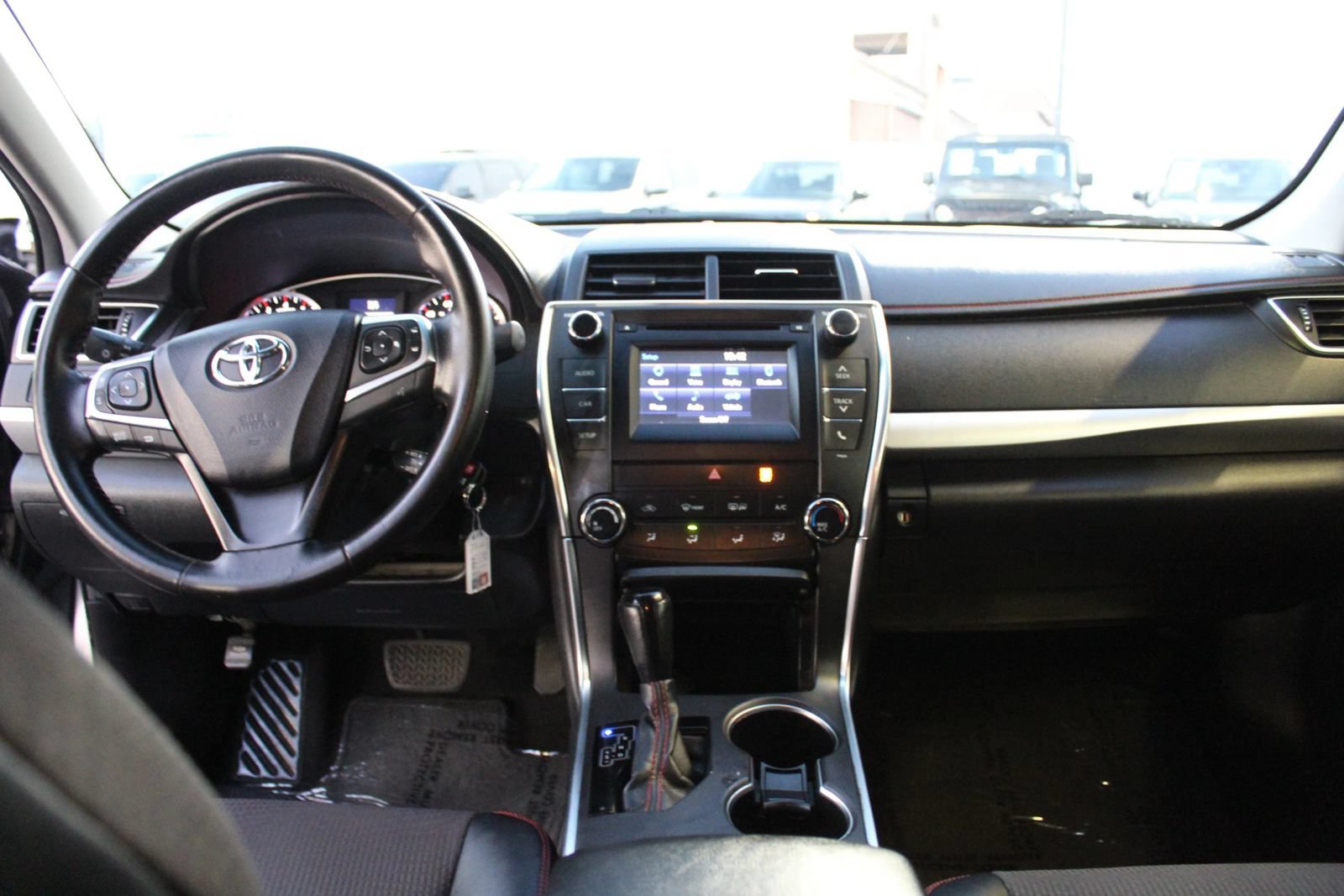 Used 2016 Toyota Camry SE FWD image 12