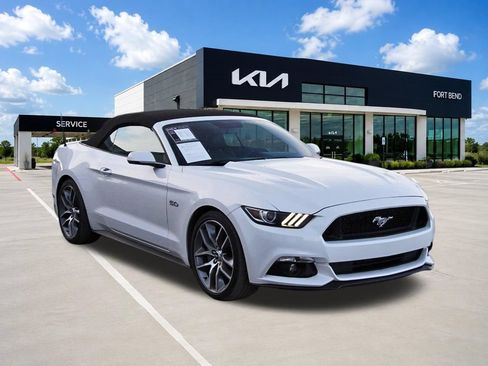 Used 2017 Ford Mustang GT Premium w/ Equipment Group 401A RWD image 3