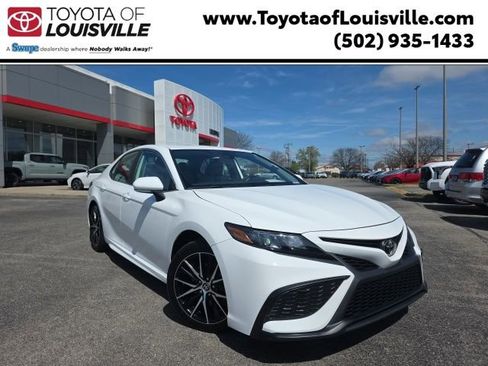 Certified 2024 Toyota Camry SE image 1