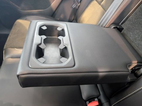 Used 2022 Volvo XC40 P8 Recharge Plus image 30