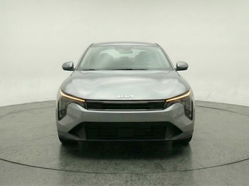 Used 2025 Kia K4 LXS image 2