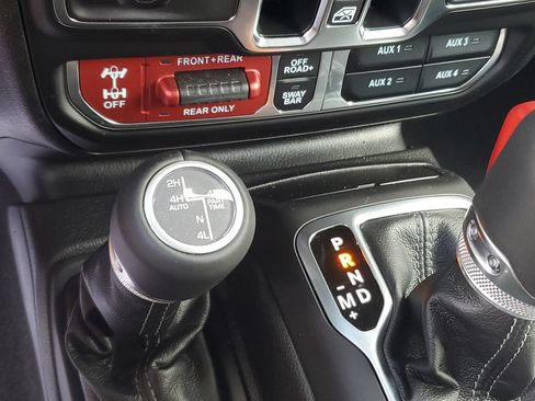 Used 2025 Jeep Wrangler Unlimited Rubicon AWD/4WD image 28