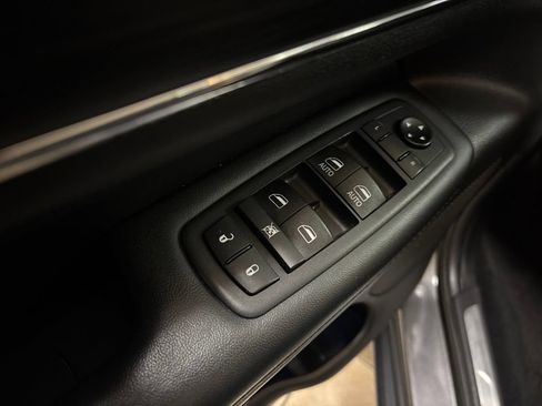Used 2019 Jeep Grand Cherokee Limited w/ Luxury Group II AWD/4WD image 28