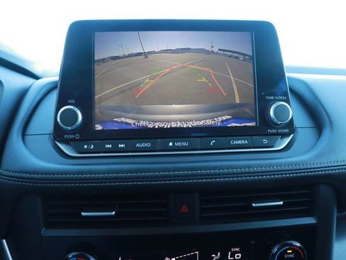 Used 2024 Nissan Rogue SV image 25