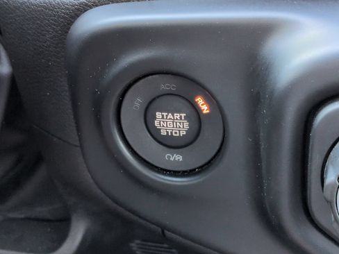 Used 2022 Jeep Wrangler Unlimited Sahara AWD/4WD image 30