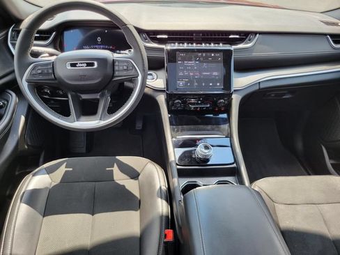 Used 2024 Jeep Grand Cherokee Altitude AWD/4WD image 25