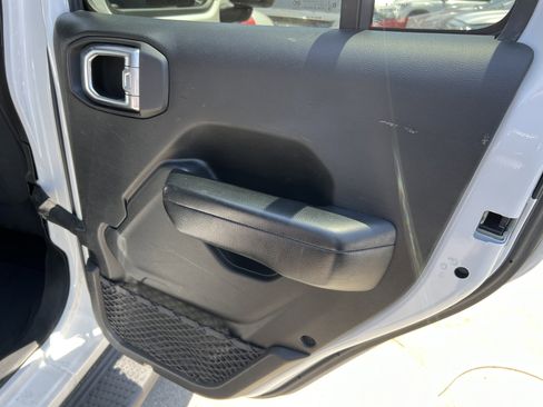 Used 2018 Jeep Wrangler Unlimited Sport S AWD/4WD image 17
