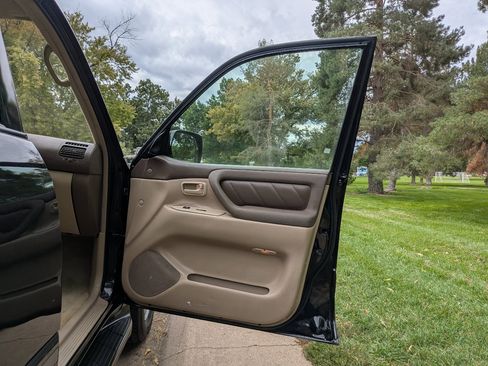 Used 2005 Toyota Land Cruiser image 17