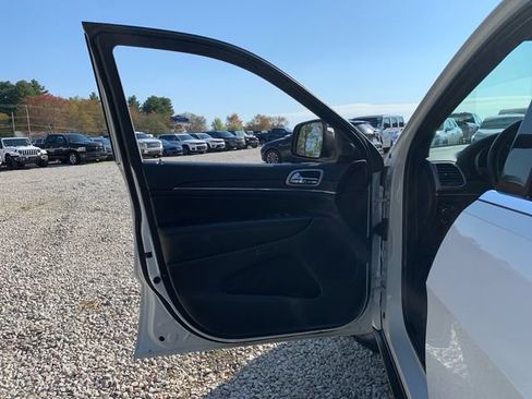 Used 2022 Jeep Grand Cherokee Limited AWD/4WD image 17