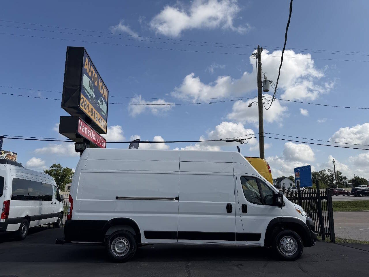 Used 2023 RAM ProMaster 3500 w/ Lane Management Group FWD image 3