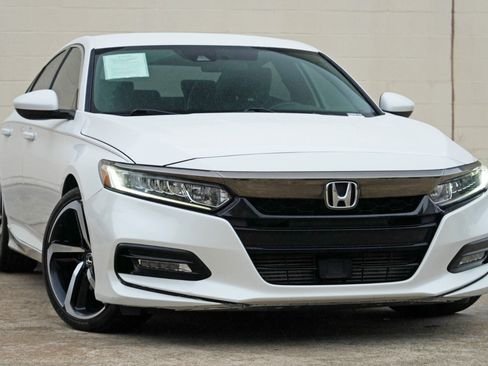 Used 2018 Honda Accord Sport image 2