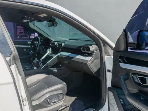 Used 2019 Lamborghini Urus AWD/4WD image 52