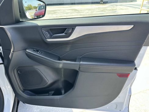 Used 2022 Ford Escape SE w/ SE Sport Appearance Package image 28