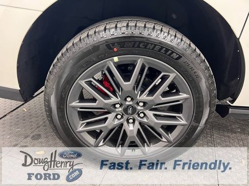 New 2025 Ford Expedition Max Platinum w/ Stealth Performance Package image 15