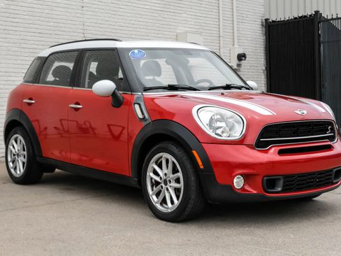 Used 2015 MINI Cooper Countryman S w/ Premium Package FWD image 5