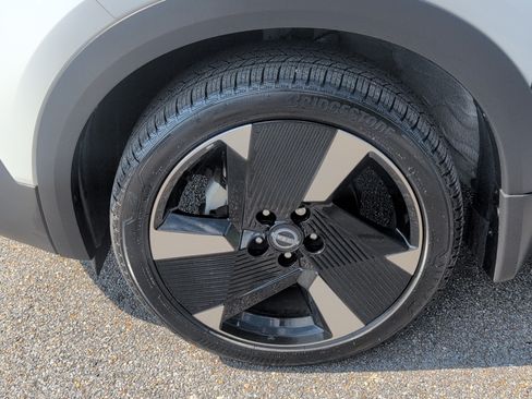 Used 2025 Nissan Kicks SR FWD image 8