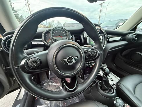 Used 2019 MINI Cooper 2-Door Hardtop w/ Signature Upholstery Package image 20