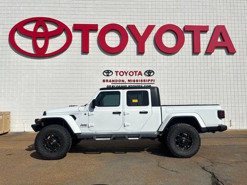 Used 2022 Jeep Gladiator Overland w/ Popular Equipment Package image 2