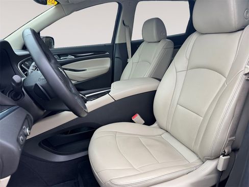 Used 2020 Buick Enclave Essence image 9